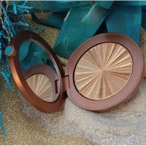 Estée Lauder Bronze Goddess in 01 Heat Wave